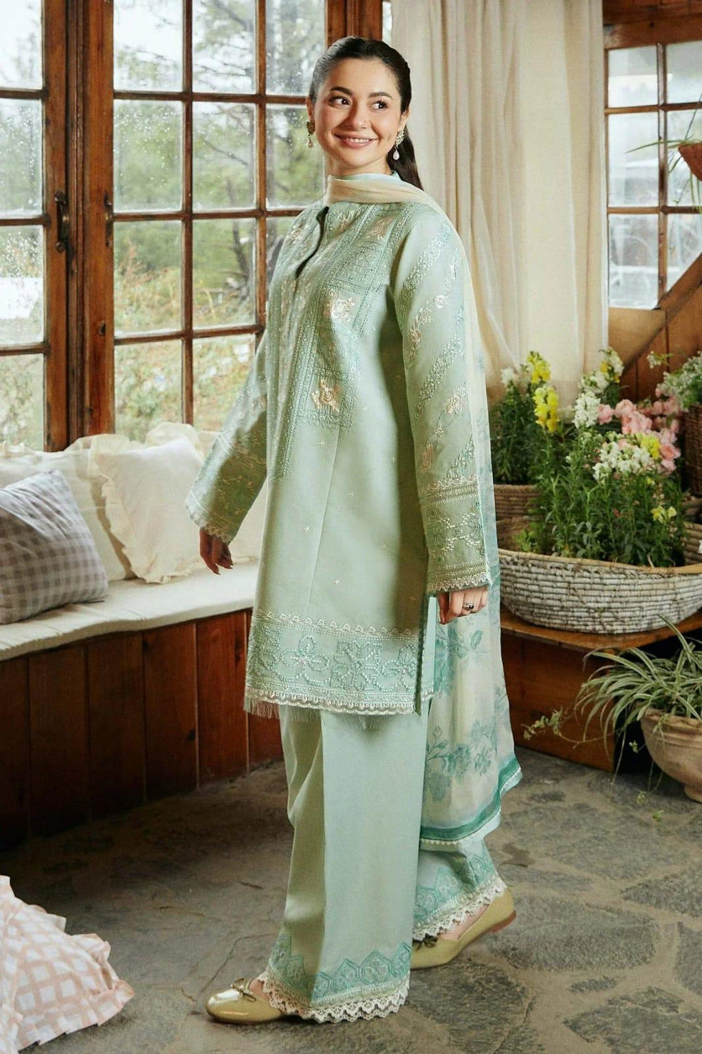 Women's Unstitched 3 Pcs Embroidered Suits